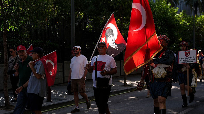 Atatürk ve kahramanların izinde: İzmirliler akın etti - Resim: 10