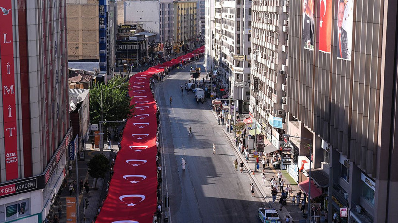 Atatürk ve kahramanların izinde: İzmirliler akın etti - Resim: 13