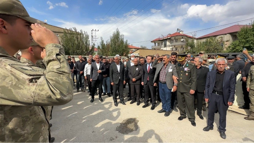 Baba evinde helallik alındı: Şehit Bülent son yolculuğuna uğurlandı - Resim: 7