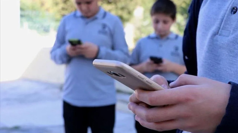 Ders zili yarın çalacak: Telefon artık öğretmenlere de yasak - Resim: 10