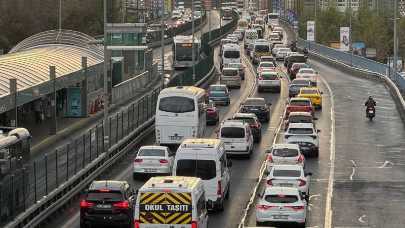 İstanbul'da trafik kilitlendi (15 Eylül 2026) - Resim: 4