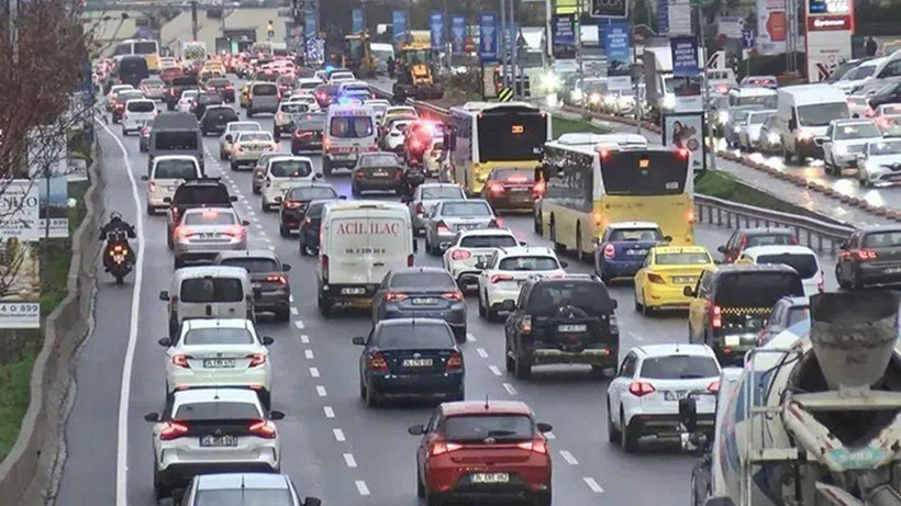 İstanbul güne trafik çilesiyle başladı: Yoğunluk yüzde 71'e ulaştı - Resim: 1