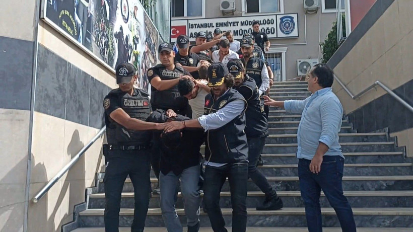 Dalgıç polisler denizde aradı: Fatih’teki çifte cinayetin silahı bulundu - Resim: 5