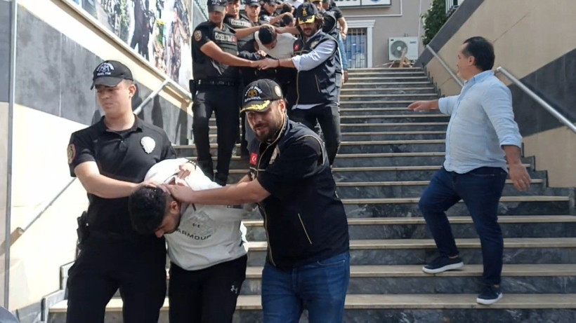 Dalgıç polisler denizde aradı: Fatih’teki çifte cinayetin silahı bulundu - Resim: 4