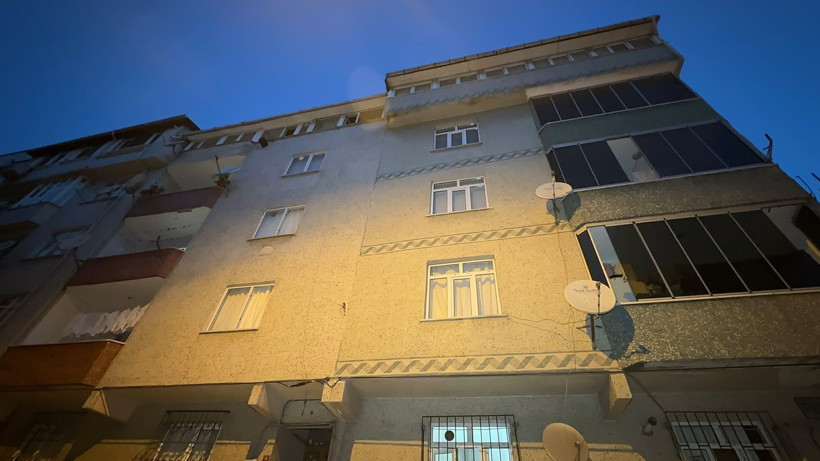 Sultangazi’de acil tahliye:Uykuda yakalayan dehşet: Binalardan gelen sesler mahalleyi sokağa döktü - Resim: 5
