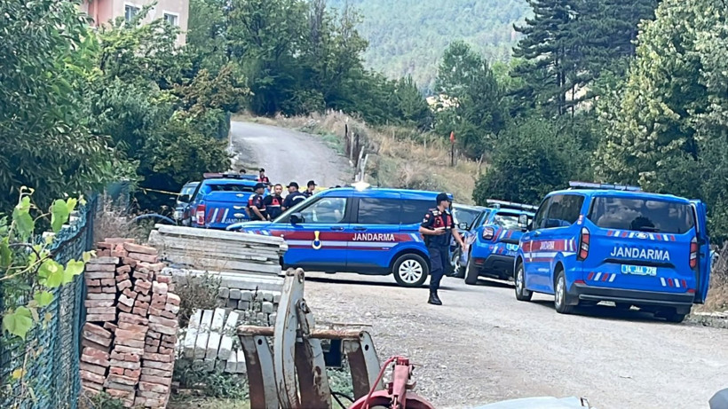 Kaçacak yeri kalmadı: Jandarma evin etrafını kuşattı: Bolu’daki çifte cinayetin sanığı yakalandı - Resim: 7