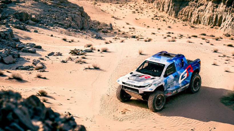 Toyota'dan Dakar’a çevreci hamle: Hidrojenli Hilux çöle iniyor - Resim: 1