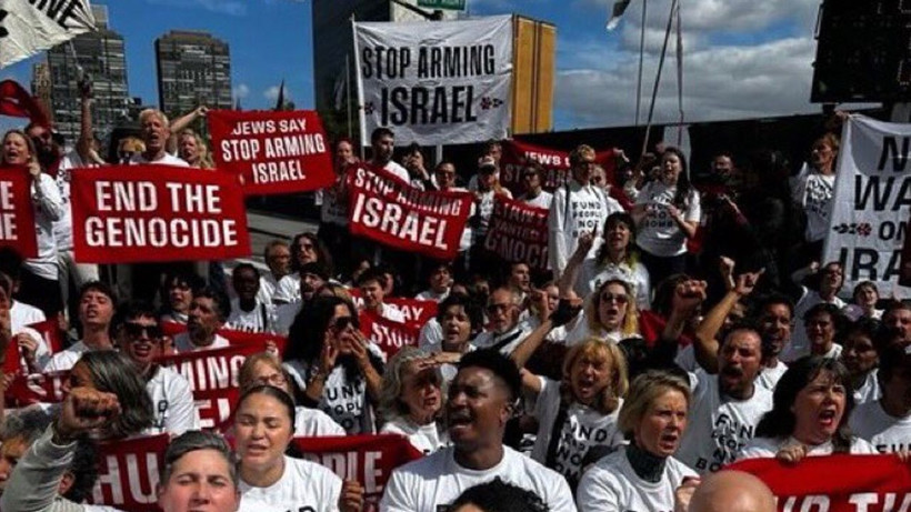 New York'ta Netanyahu protestosu: Binlerce karşıt caddeleri kapattı - Resim: 15