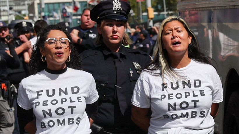 New York'ta Netanyahu protestosu: Binlerce karşıt caddeleri kapattı - Resim: 12