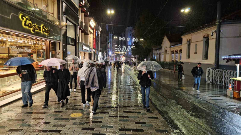 Meteoroloji günlerdir uyarıyordu: İstanbul’da sağanak hayatı felç etti - Resim: 2