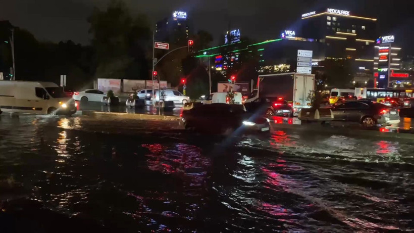 Meteoroloji günlerdir uyarıyordu: İstanbul’da sağanak hayatı felç etti - Resim: 5