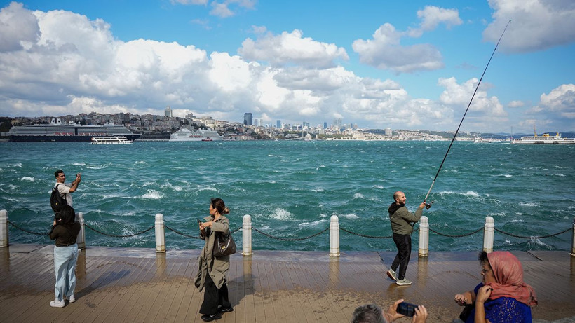 Yağışların ardından biyolojik dönüşüm: İstanbul Boğazı turkuaza büründü - Resim: 2