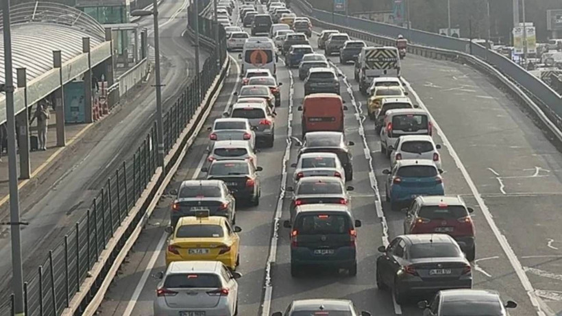 İstanbul'da köprü güzergahı ve E-5'te trafik kilit - Resim: 6