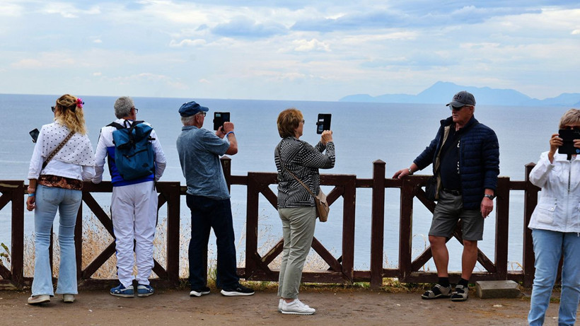 Yağmura aldırış etmeyen turistler Aşağı Düden Şelalesi'ne akın etti - Resim: 8