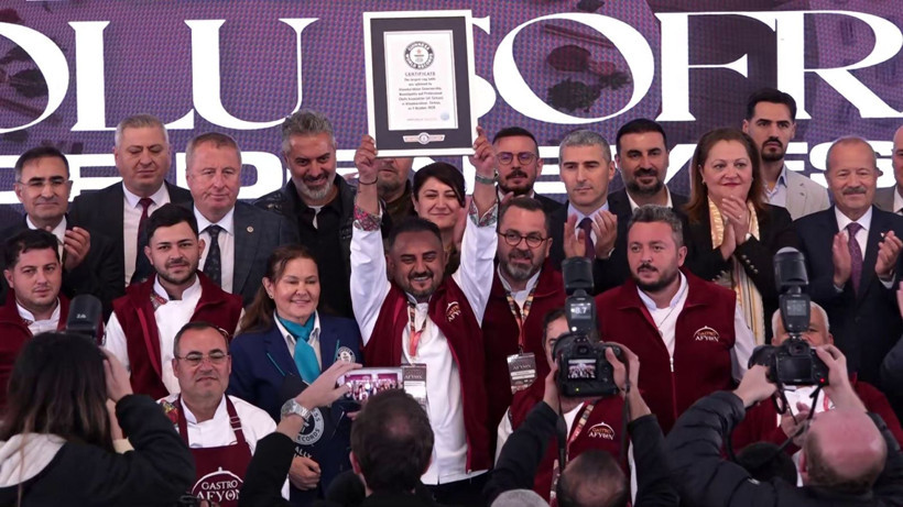247 metrelik Anadolu sofrası Guinness’e girdi: Rusya’nın rekoru kırıldı - Resim: 1