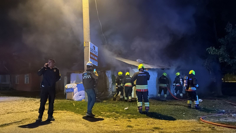 Bolu'daki yangında bir kıvılcım yetti: Mahalle sokağa döküldü - Resim: 3