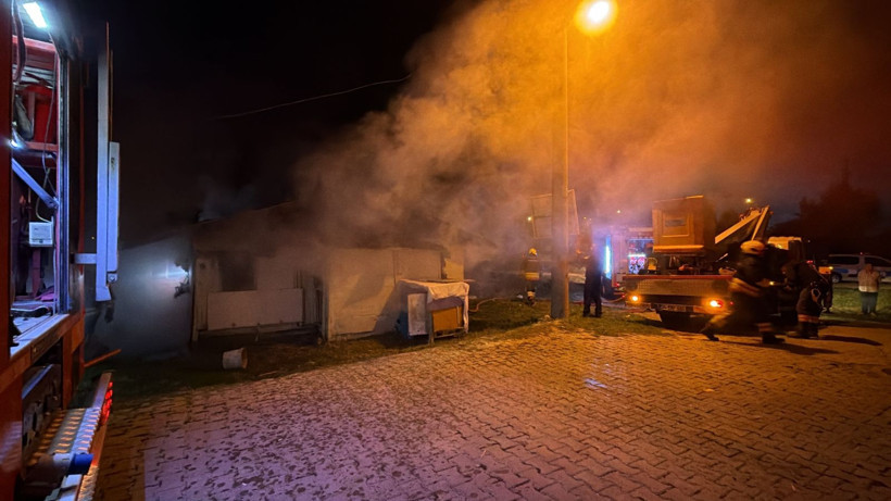 Bolu'daki yangında bir kıvılcım yetti: Mahalle sokağa döküldü - Resim: 4