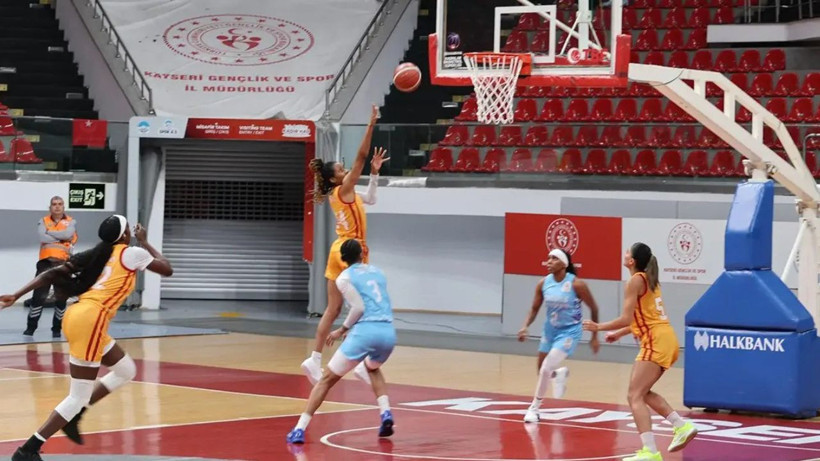 Kayseri'deki basket maçında büyük kavga: Pota altında yumruklar konuştu - Resim: 2