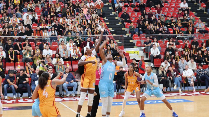 Kayseri'deki basket maçında büyük kavga: Pota altında yumruklar konuştu - Resim: 1