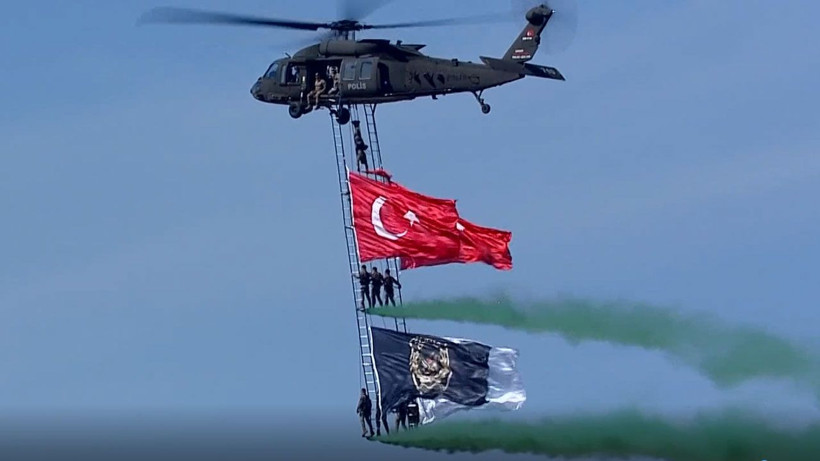 Rüzgarı dize getirdiler: Nefesler tutuldu, gözler gökyüzüne çevrildi - Resim: 7