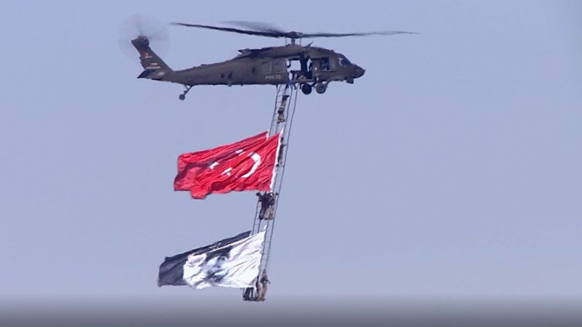 Rüzgarı dize getirdiler: Nefesler tutuldu, gözler gökyüzüne çevrildi - Resim: 13