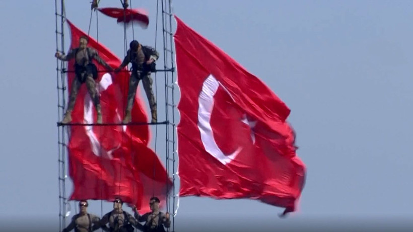 Rüzgarı dize getirdiler: Nefesler tutuldu, gözler gökyüzüne çevrildi - Resim: 4
