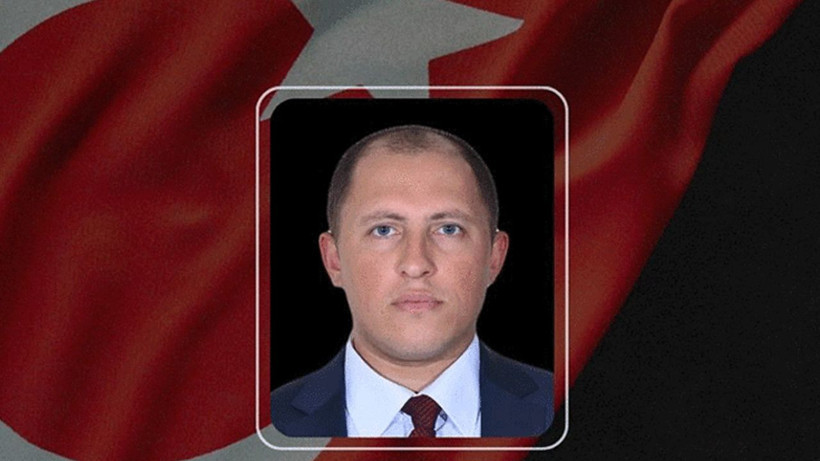 Bütün Türkiye yasta: Şehit polis Ahmet Türkoğlu son yolculuğuna uğurlandı - Resim: 11