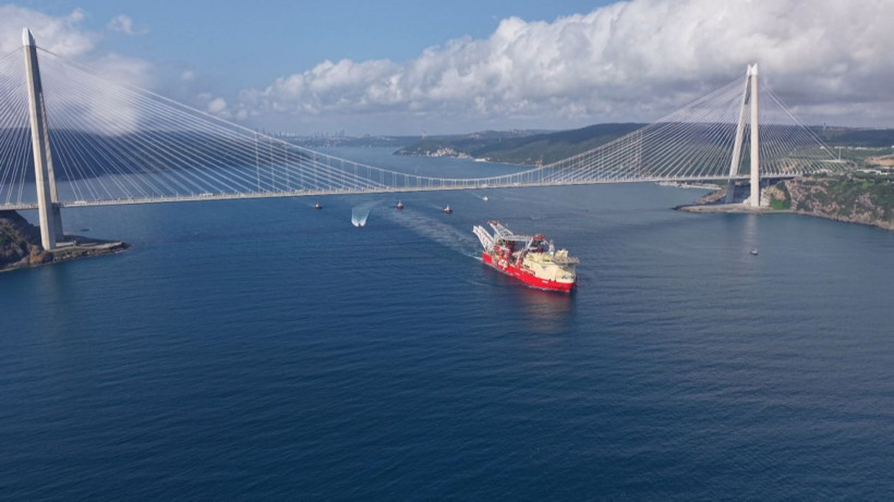 İstanbul Boğazı’nda çift yönlü alarm: Dev boru döşeme gemisi geçti - Resim: 5