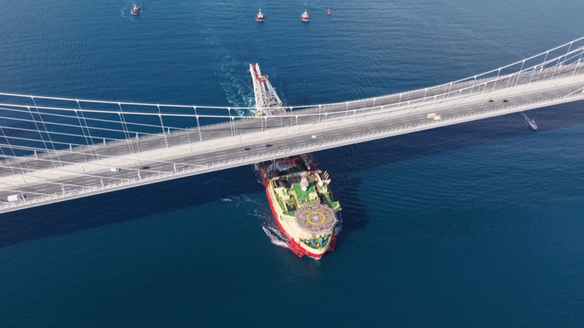 İstanbul Boğazı’nda çift yönlü alarm: Dev boru döşeme gemisi geçti - Resim: 4