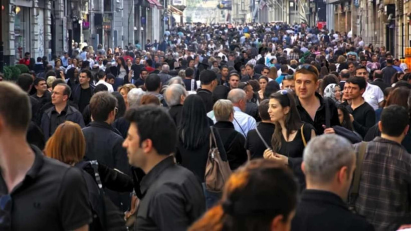 Yarın kalabalığa çıkacaklara dikkat çeken uyarı: Bu rengi giymeyin çağrısı yapıldı - Resim: 1