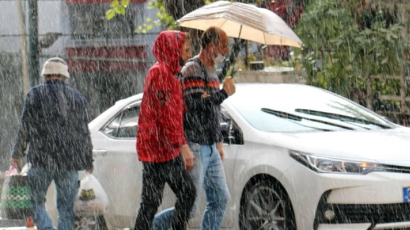 Meteoroloji’den peş peşe uyarılar: Kuvvetli sağanak, fırtına ve çamur yağışı - Resim: 17