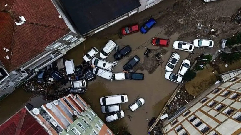 Ayazağa'da dere yatağındaki riskli yapılar yıkılıyor - Resim : 1