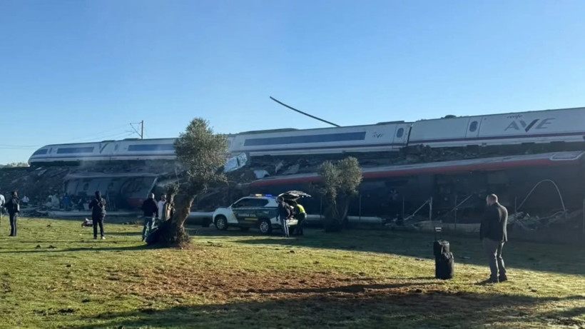 İspanya'da iki hızlı trenin çarpıştığı kazada ölü sayısı 68'e yükseldi - Resim: 1