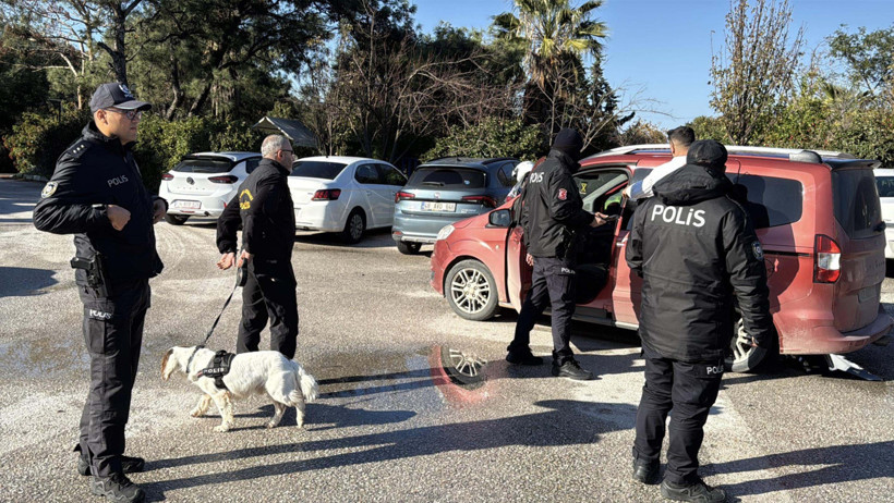 Tatilciler Bodrum'a akın etti: 24 saatte binlerce ara&ccedil; il&ccedil;e giriş yaptı - Resim : 5