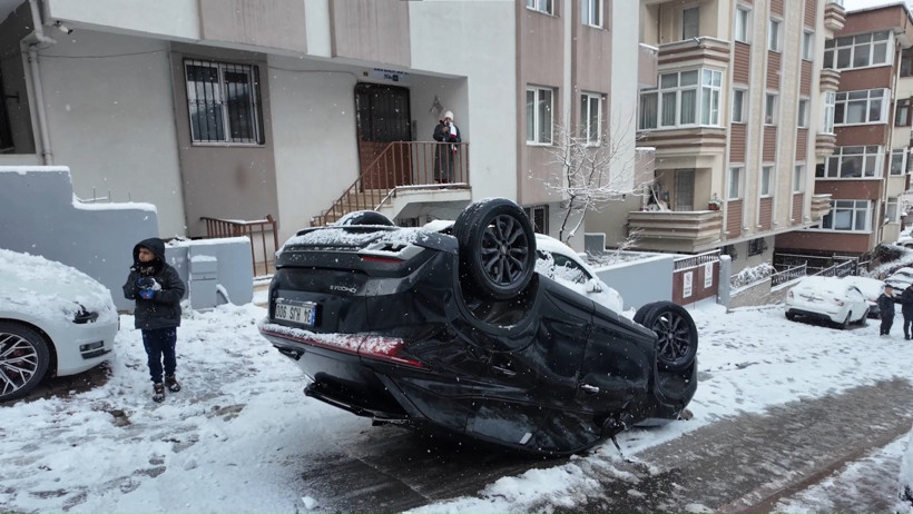 Kontrolden &ccedil;ıkan otomobil takla attı: &Uuml;mraniye'de korku dolu anlar - Resim : 1
