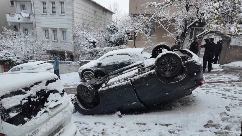 Kontrolden &ccedil;ıkan otomobil takla attı: &Uuml;mraniye'de korku dolu anlar - Resim : 2