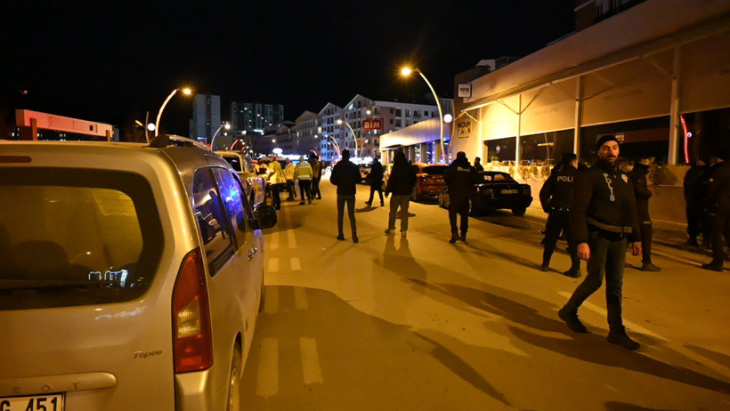 Yılbaşı kutlaması kavgaya dönüştü polis memuru bıçaklandı - Resim : 1