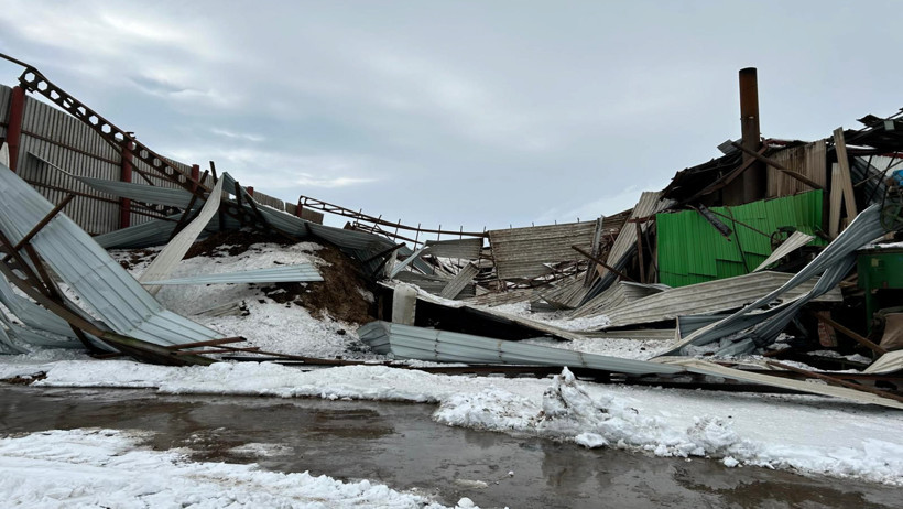 Kar y&uuml;k&uuml;ne dayanamadılar: 12 &ccedil;atı &ccedil;&ouml;kt&uuml;: Bi&ccedil;erd&ouml;verler hurdaya d&ouml;nd&uuml; - Resim : 5