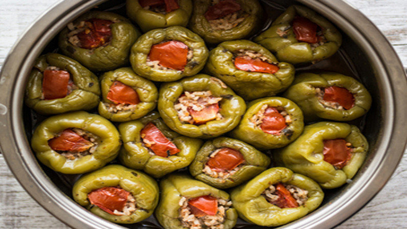 Pirinçli, soğanlı, zeytinyağlı: En lezzetli biber dolması tarifi - Resim : 1