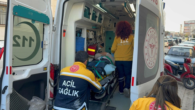 G&uuml;vercinlere yem vermek i&ccedil;in &ccedil;ıkmıştı: D&uuml;şt&uuml; bacağını kırdı &ccedil;atıda mahsur kaldı - Resim : 3