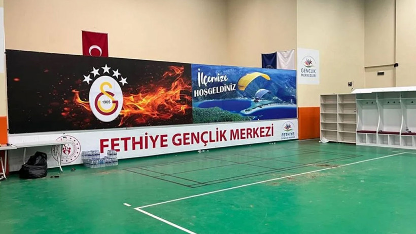 Fethiye'de ibretlik görüntüler: Galatasaraylı yıldızlar kadın tuvaletinde - Resim : 1
