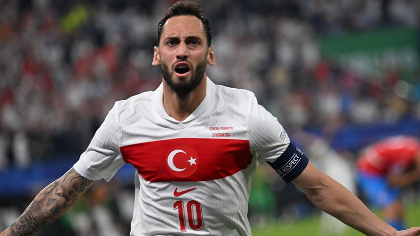 Hakan &Ccedil;alhanoğlu Galatasaray'a mı? &Uuml;nl&uuml; gazeteci kesin konuştu - Resim : 3