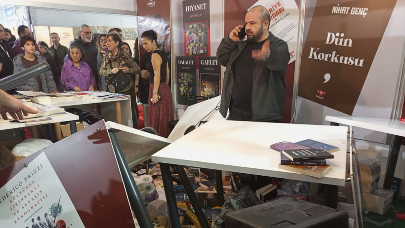 Adana kitap fuarında saldırı: &Uuml;lk&uuml; Ocakları 'Bu kitabı burada sattırmayız' - Resim : 1