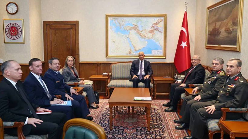 Bülent Arınç'tan MSB fotoğrafına protokol eleştirisi: İzahı güç hata - Resim : 1