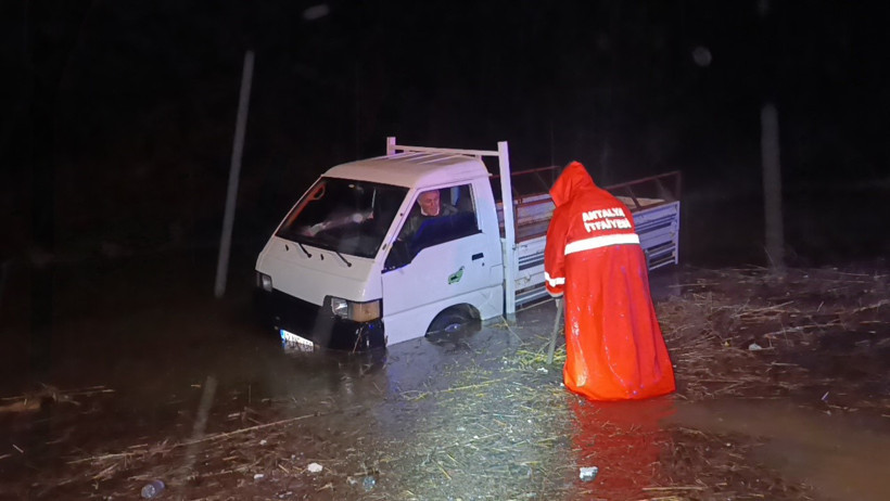 “Beni kurtarmayın, arabamı kurtarın”: Sürücü ile itfaiye erlerinin ilginç diyaloğu - Resim : 6