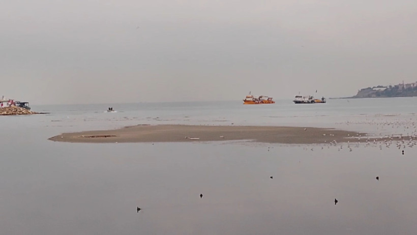 Silivri'de deniz geri &ccedil;ekildi: Deprem tartışmaları alevlendi - Resim : 1