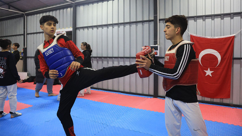 Henüz 14 yaşında Türk bayrağını göndere çektirdi: Rahmetli babasının hayalini gerçekleştirdi - Resim : 3