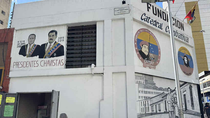 Venezuela sokaklarında Maduro afişleri - Resim : 1