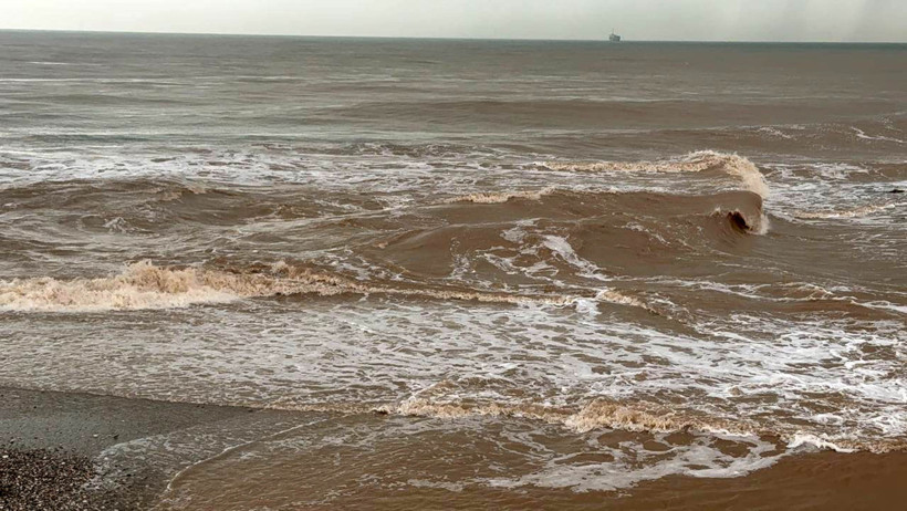 Turizm kentinde büyük yıkım: Milyonlarca lira zarar: Hortum seraları kağıt gibi yırttı - Resim : 8