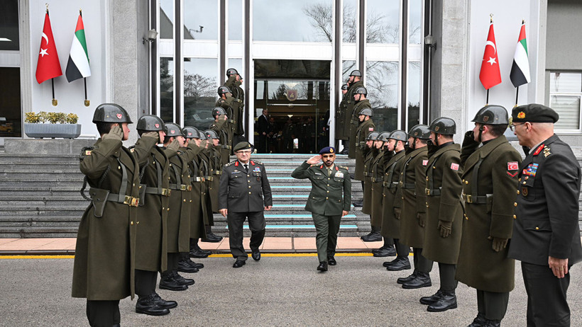 Ankara'da kritik görüşme: Orgeneral Bayraktaroğlu, BAE Kara Kuvvetleri Komutanı'nı makamında ağırladı - Resim : 5